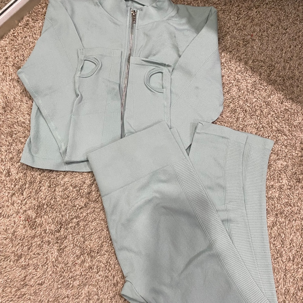 Workout set - Picture 2 of 2